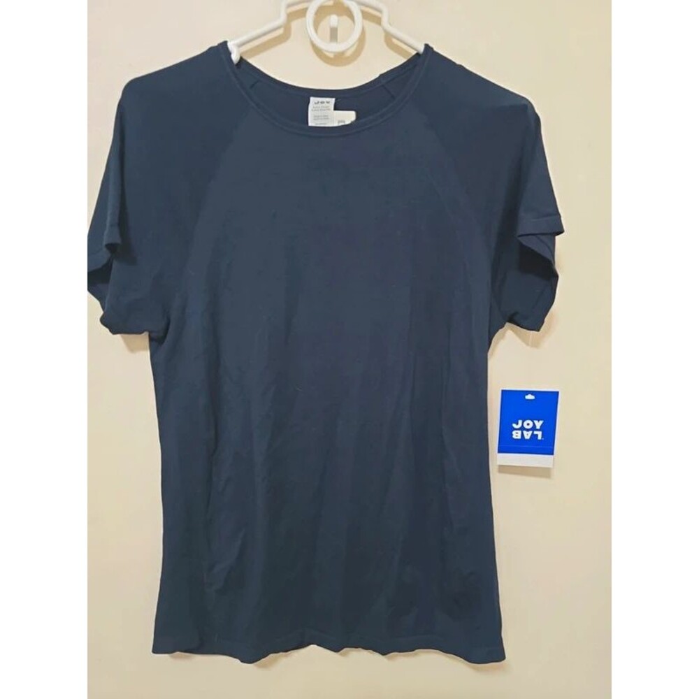 Joy Lab women's athletic top.
